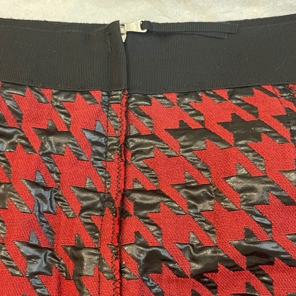 New! D&G Dolce & Gabbana Red & Black Houndstooth Skirt 42 Sheen - Picture 6 of 9